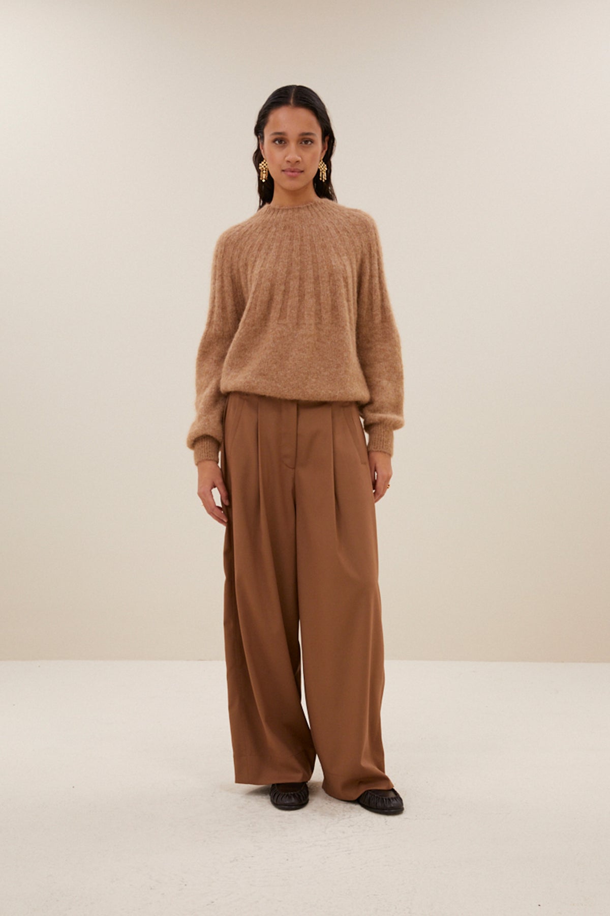 zoe-pullover-camel-alpacamix kwaliteit-all-time classic-ronde halslijn-by-bar-vooraanzicht