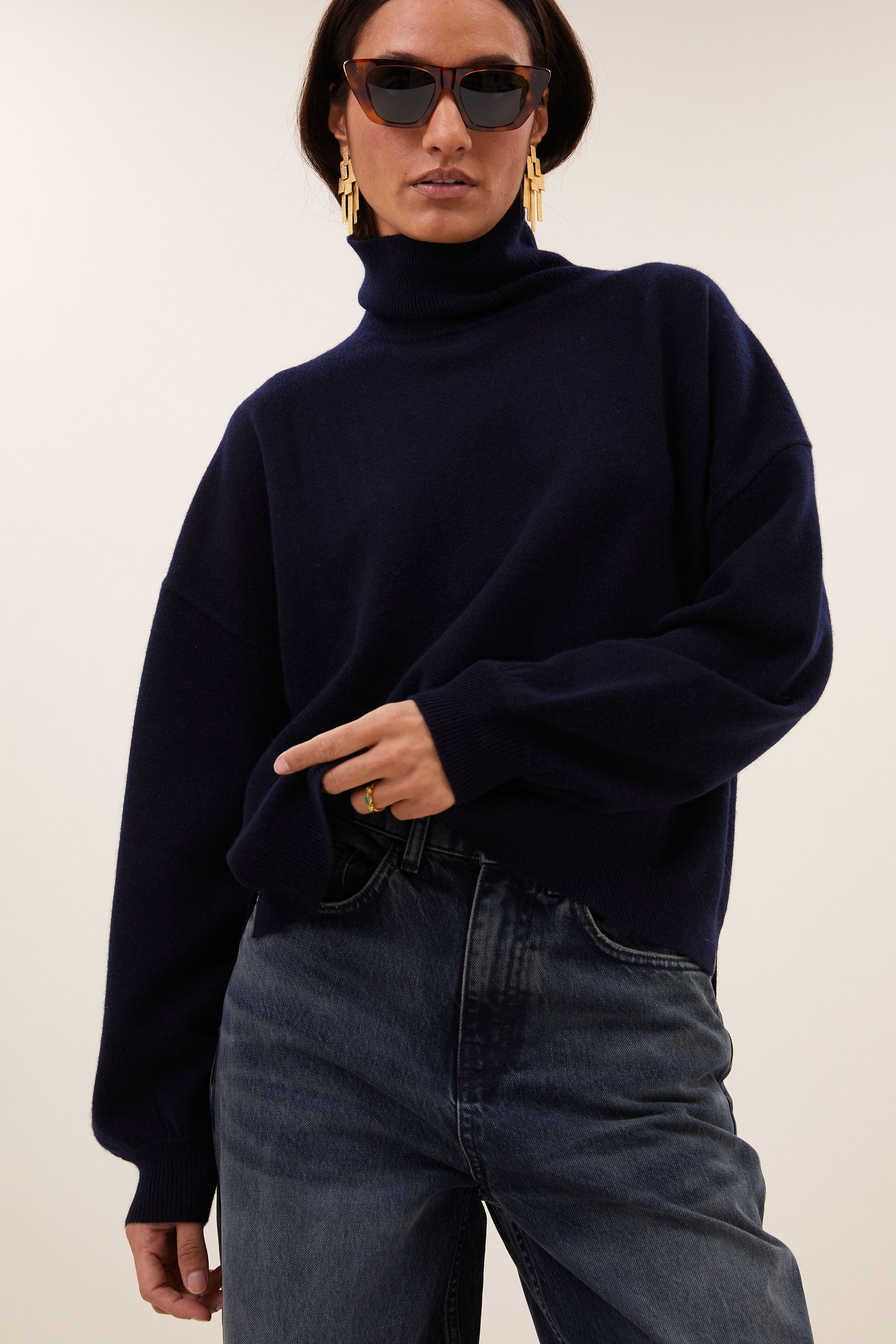 sammie-pullover-midnight-3-merino wol-all-time classic-comfortabele pasvorm-by-bar-detail