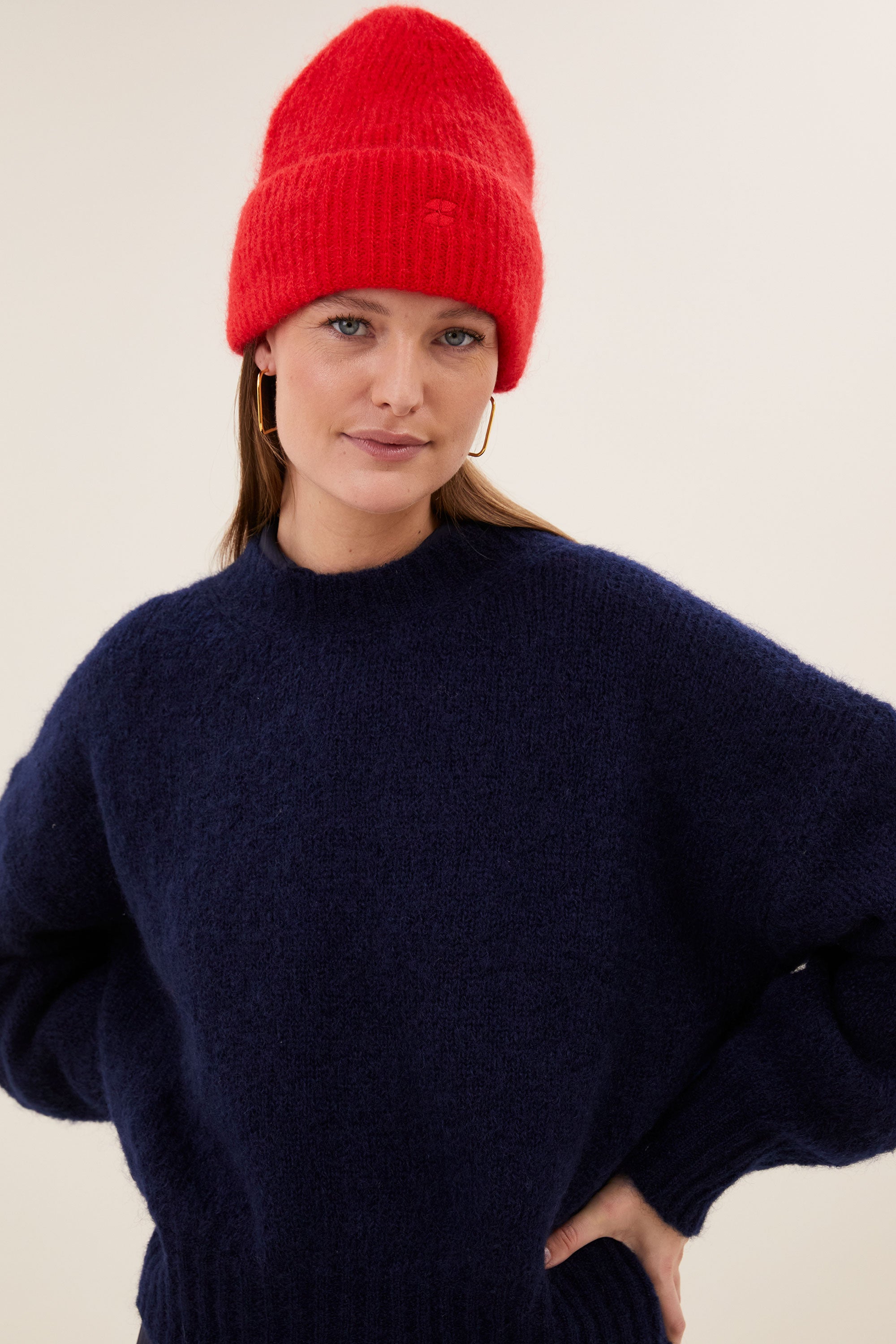 logo beanie | scarlet red