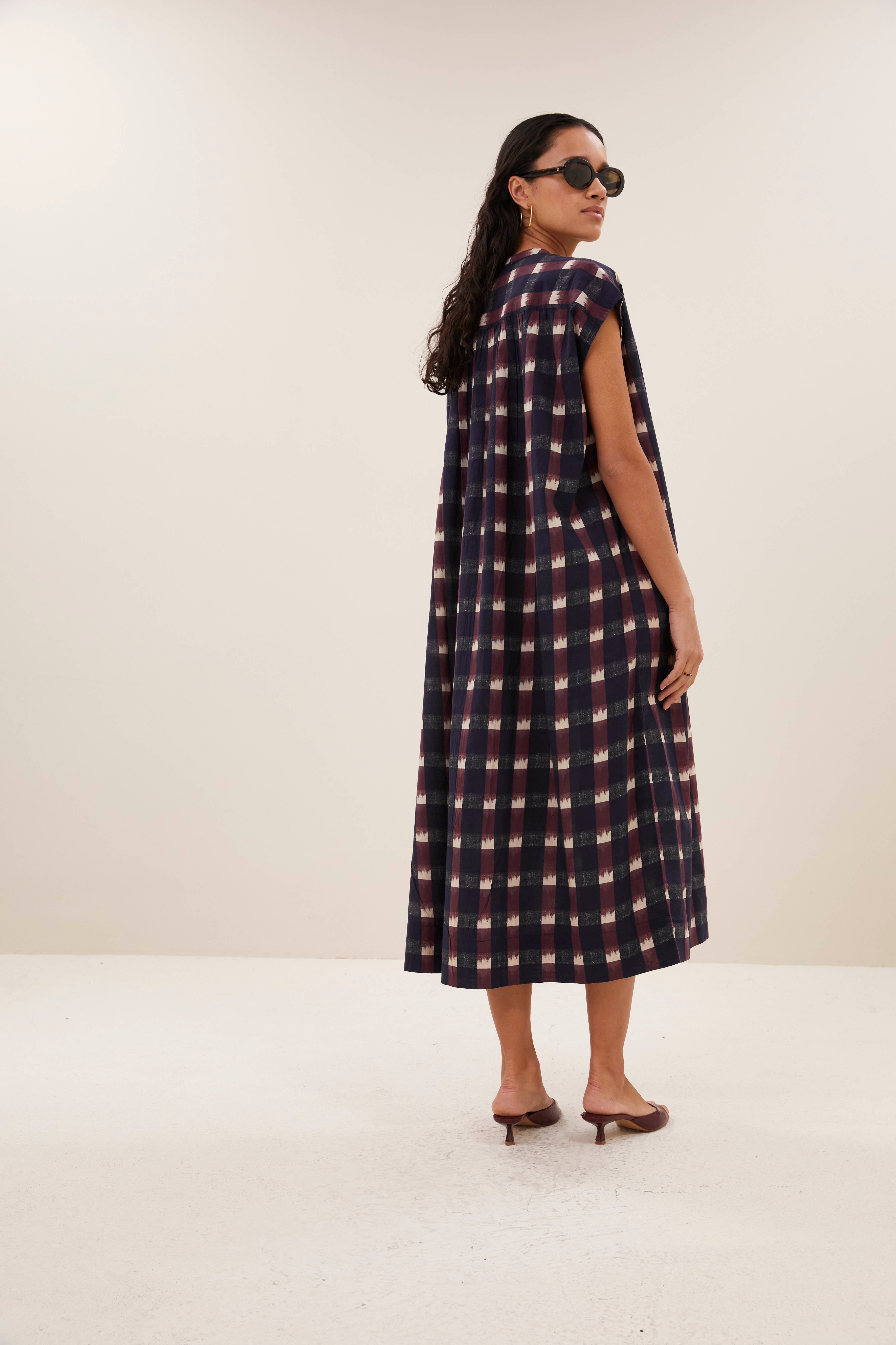 dress-nana ikat dress wine ikat print-by-bar-zijaanzicht