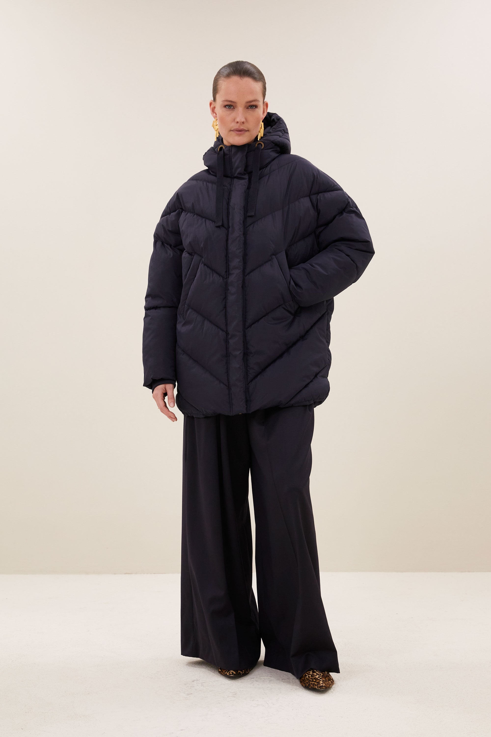 franky-jacket-midnight-all-time classic-gemaakt door weefspecialist-rits- en knoopsluiting-by-bar-vooraanzicht