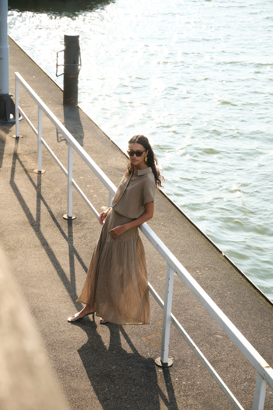 myra-lurex-skirt-gold-all-time classic-comfortabele pasvorm-subtiel geweven lurex draad-by-bar-sfeerbeeld