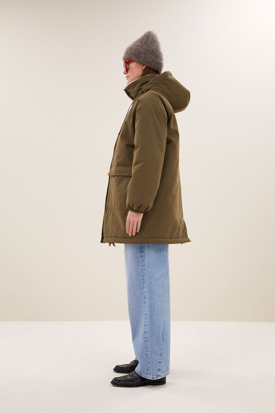 dean-long-parka-forest-green-all-time classic-hoge hals-rits- en knoopsluiting-by-bar-vooraanzicht