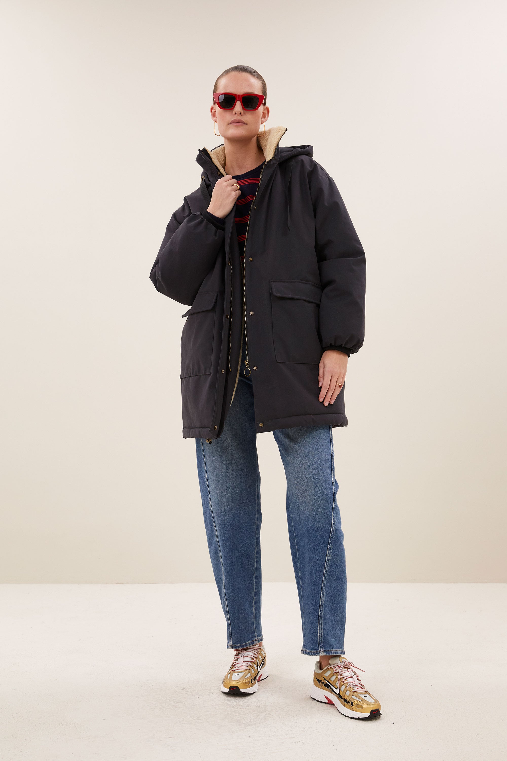 dean-long-parka-jet-black-all-time classic-hoge hals-rits- en knoopsluiting-by-bar-sfeerbeeld