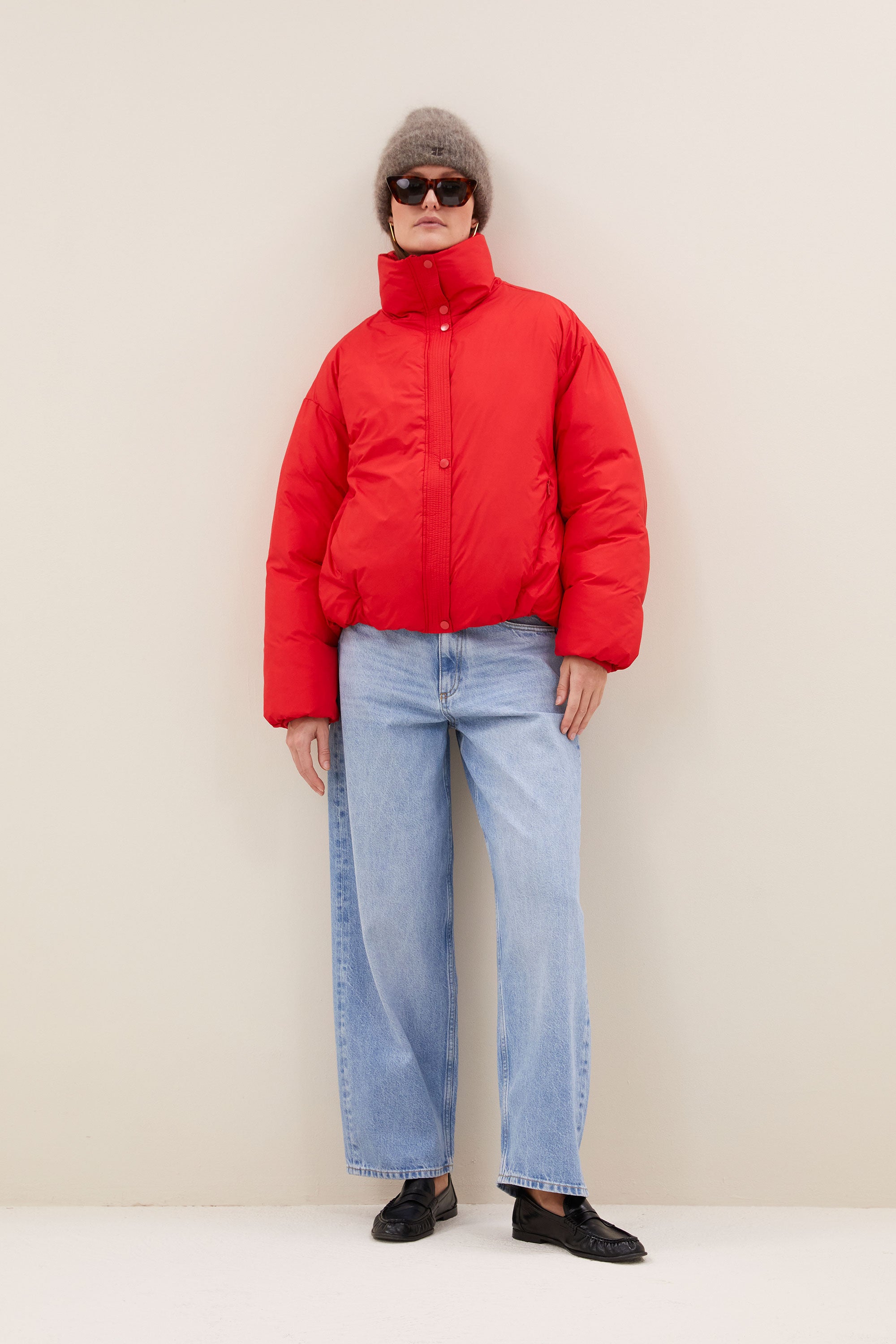 joy-jacket-poppy-red-hoge hals-gerecycled polyester-rits- en knoopsluiting-by-bar-extra