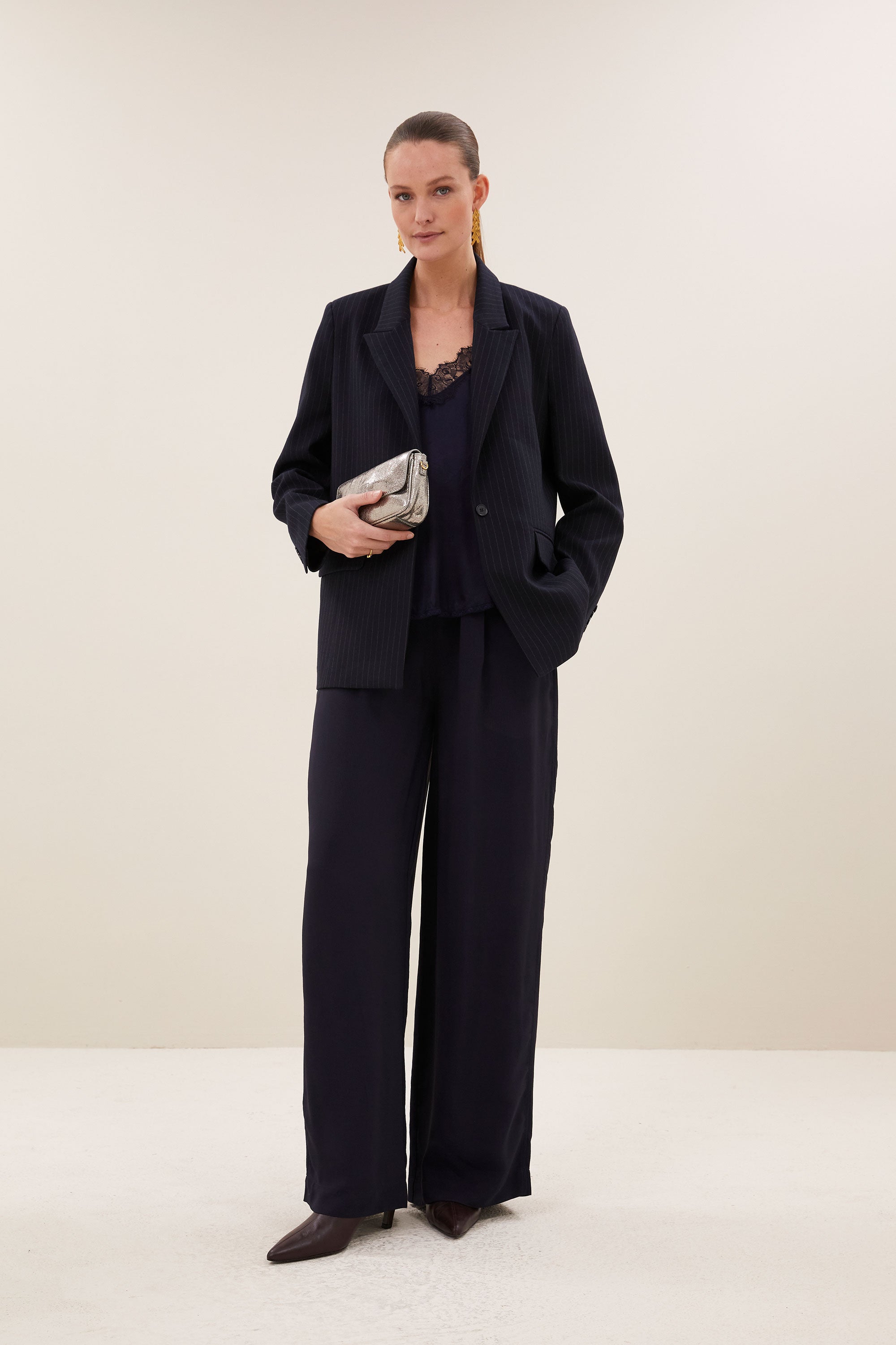 nes-pinstripe-blazer-midnight-comfortabele draagervaring-all-time classic-knoopsluiting-by-bar-achteraanzicht