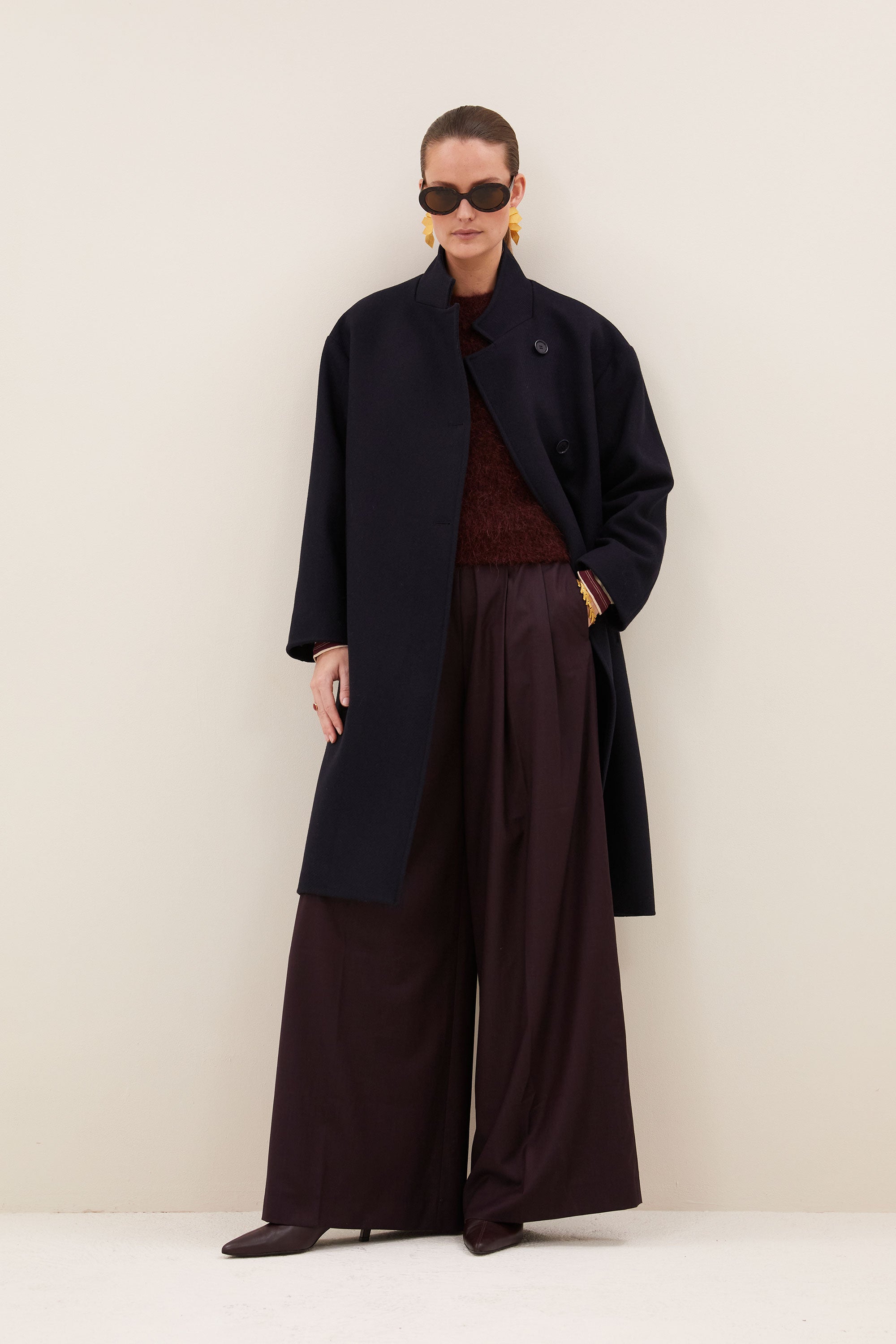 macy-wool-coat-midnight-all-time classic-knoopsluiting-opstaande kraag-by-bar-detail