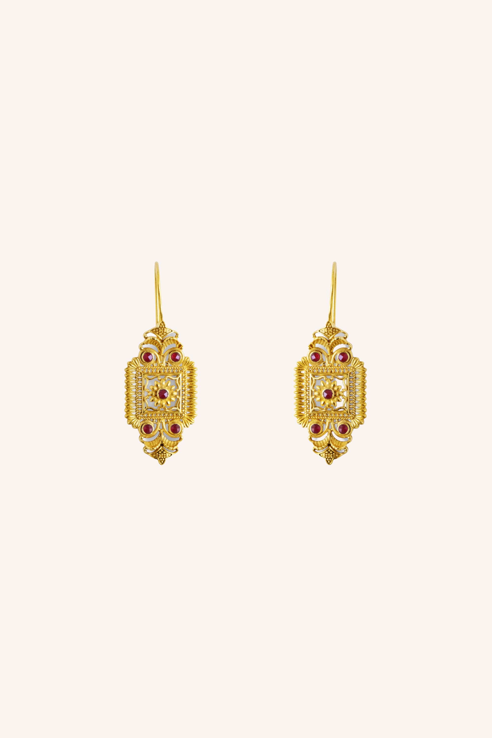 earring-gupta earring gold-by-bar-zijaanzicht