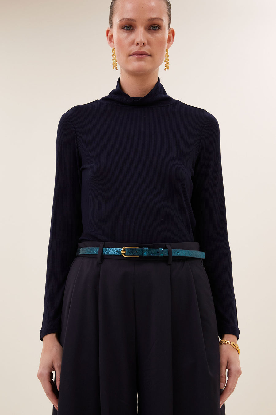 lovi-metallic-belt-oil-green-naar wens verstelbaar-all-time classic-by-bar-achteraanzicht