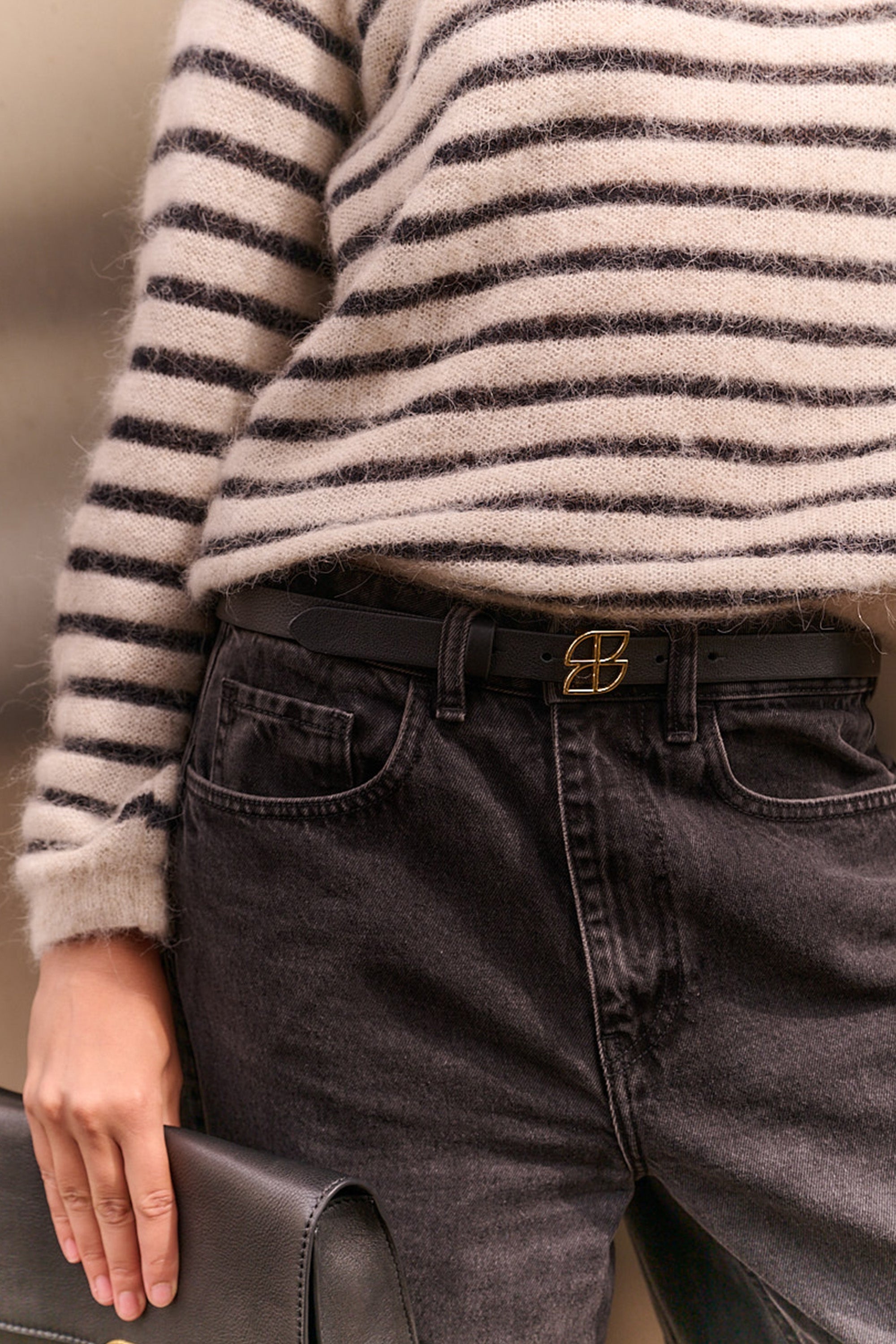 buckle logo belt