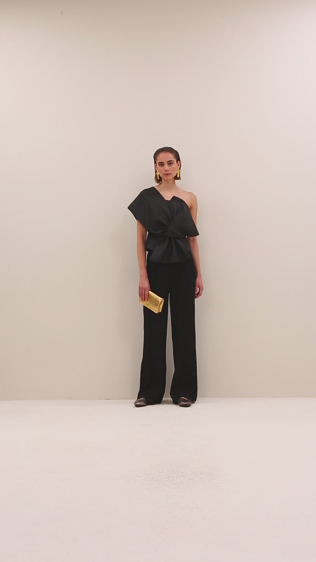 jula bubble top - jet black, aansluitende fit, binnenvoering, ritssluiting - bewegend beeld - by-bar